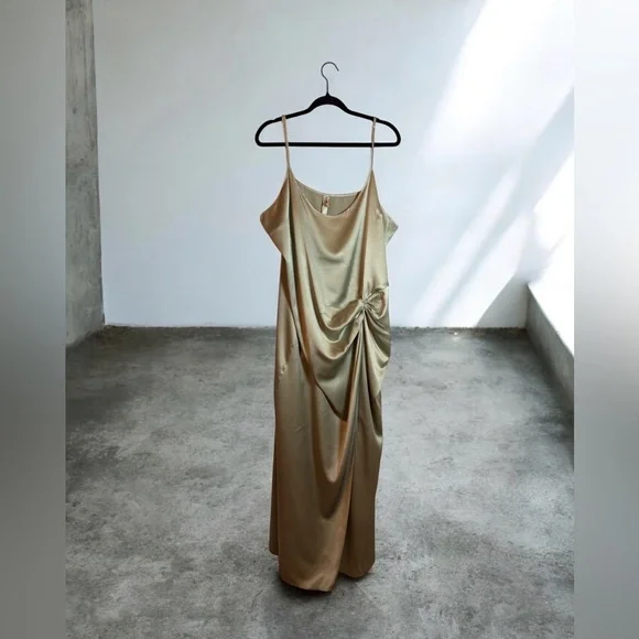 SKIMS 🌺 NEW! Silk Ruched Slip High Slit Shiny Gown Talc Green Plus Size 4X - Picture 1 of 8